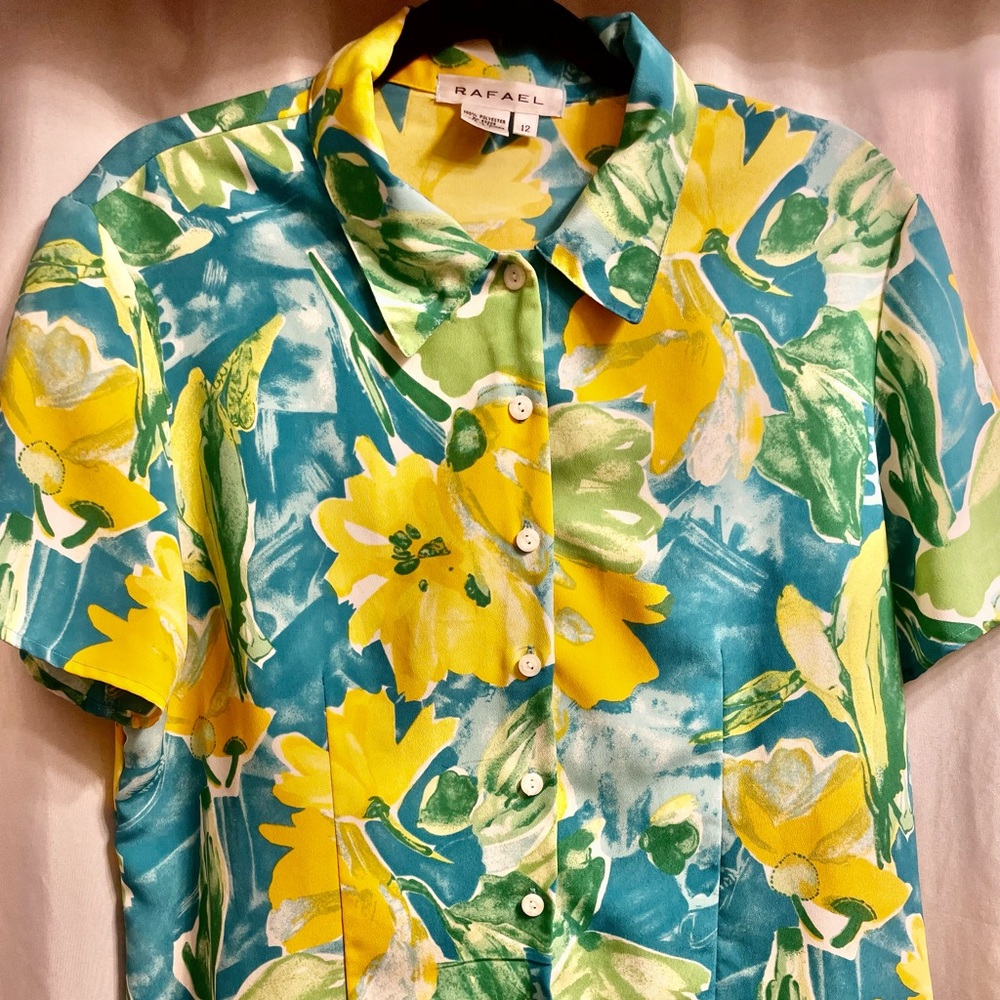 Set de falda y blusa floreada amarillo, turquesa verde y blanco.